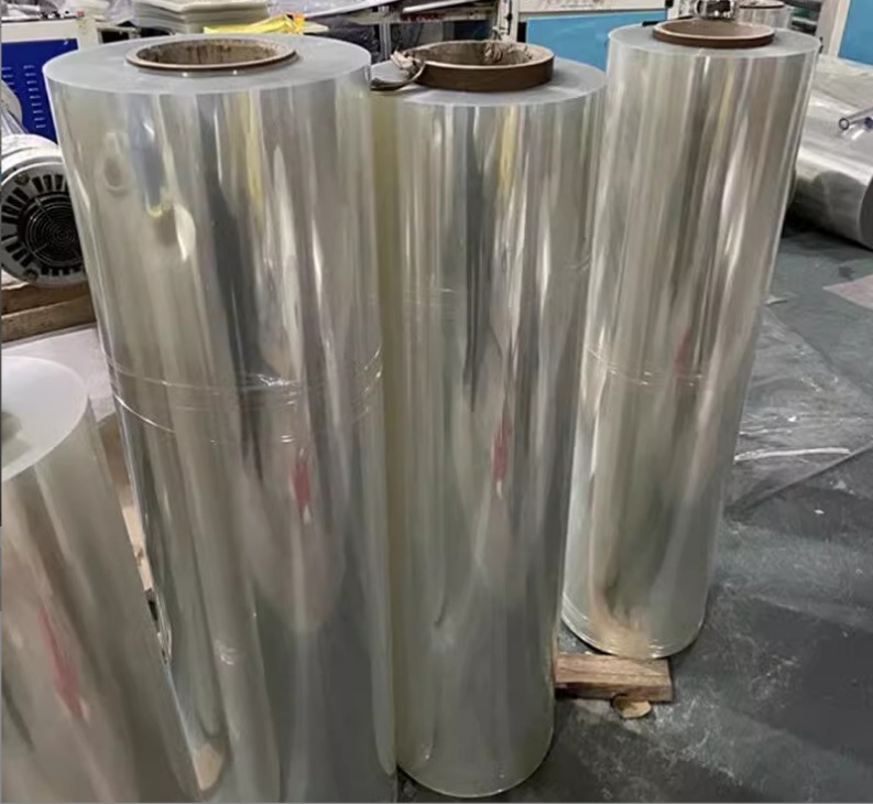 Bốn cuộn nhựa PVC trắng trong